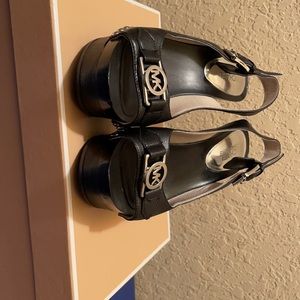Micheal kors black wedges